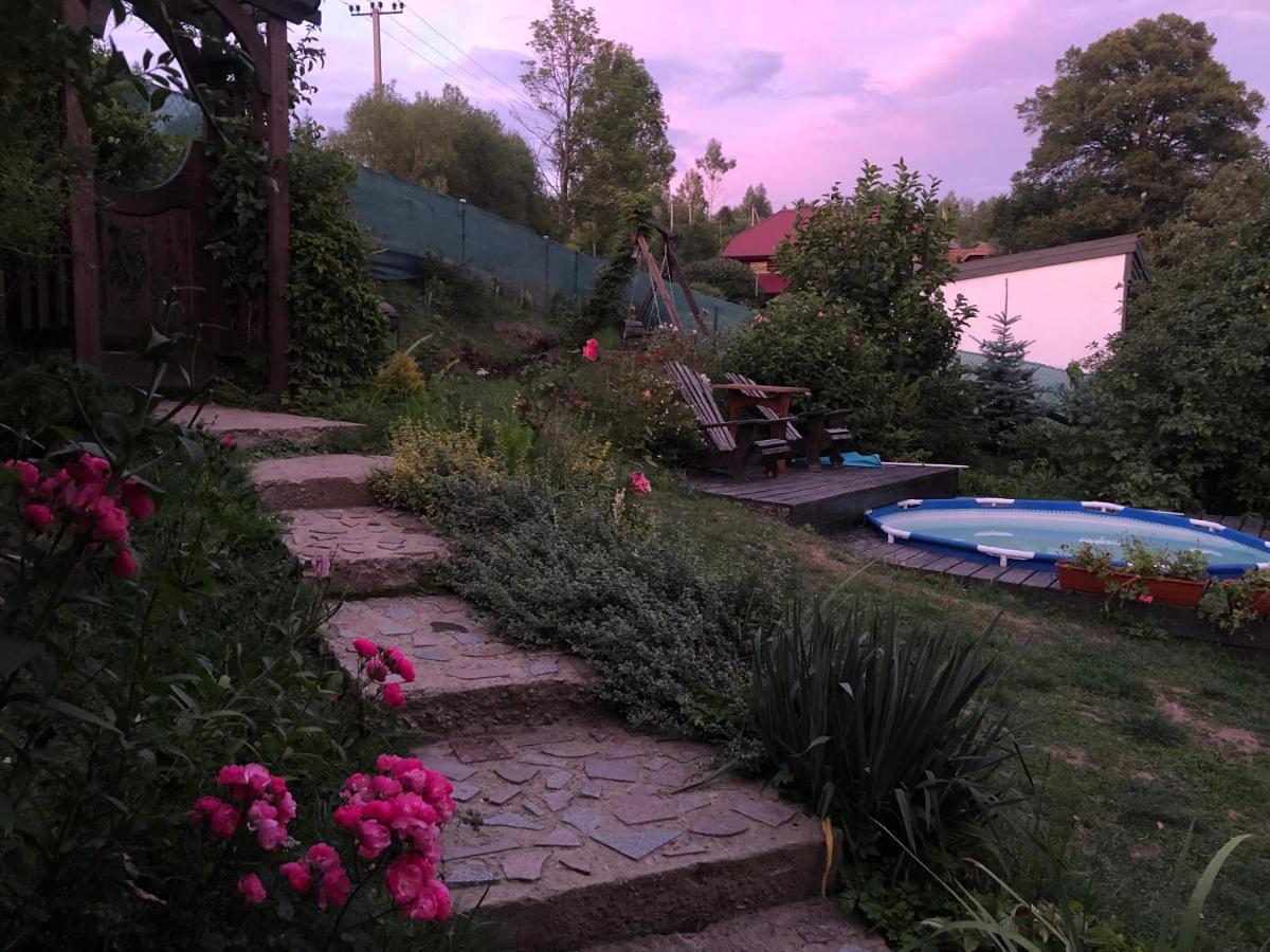 Казковий Дім Та Garden Два Будиночки В Горах З Чаном-Джакузі Slavske Dış mekan fotoğraf