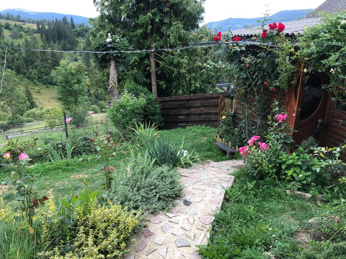 Казковий Дім Та Garden Два Будиночки В Горах З Чаном-Джакузі Slavske Dış mekan fotoğraf