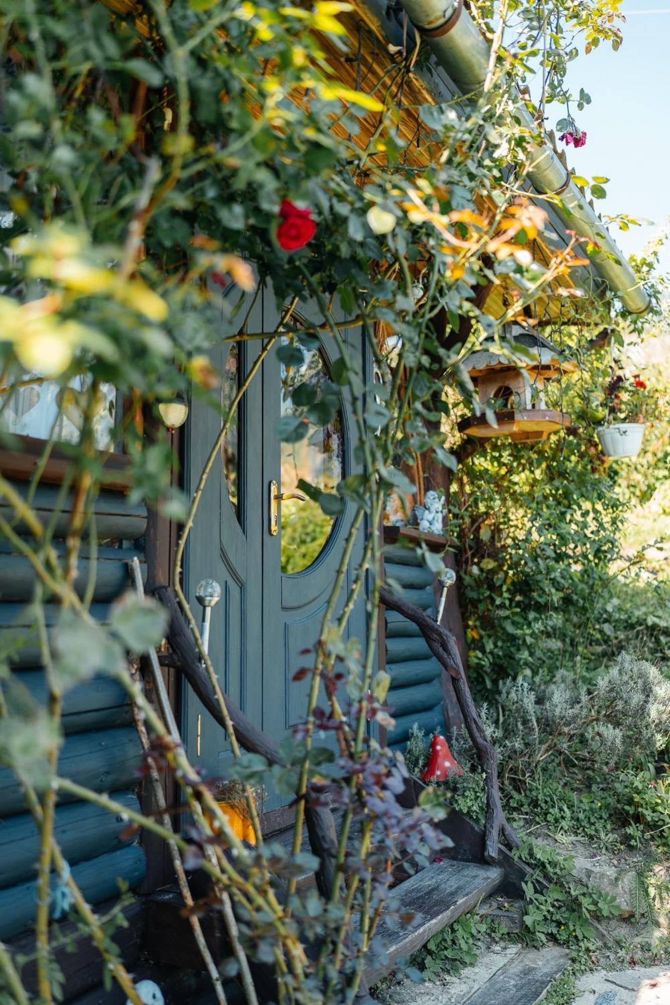 Казковий Дім Та Garden Два Будиночки В Горах З Чаном-Джакузі Slavske Dış mekan fotoğraf